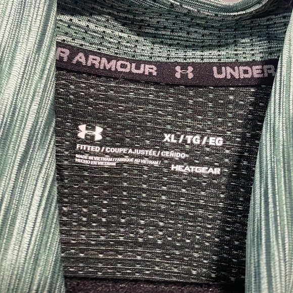 Like new under armour pullover - Picture 4 of 5